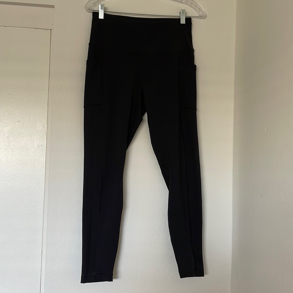 BLACK LEGGINGS